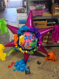 Troll bola star pinata