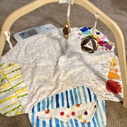 Lovevery Baby play Gym 