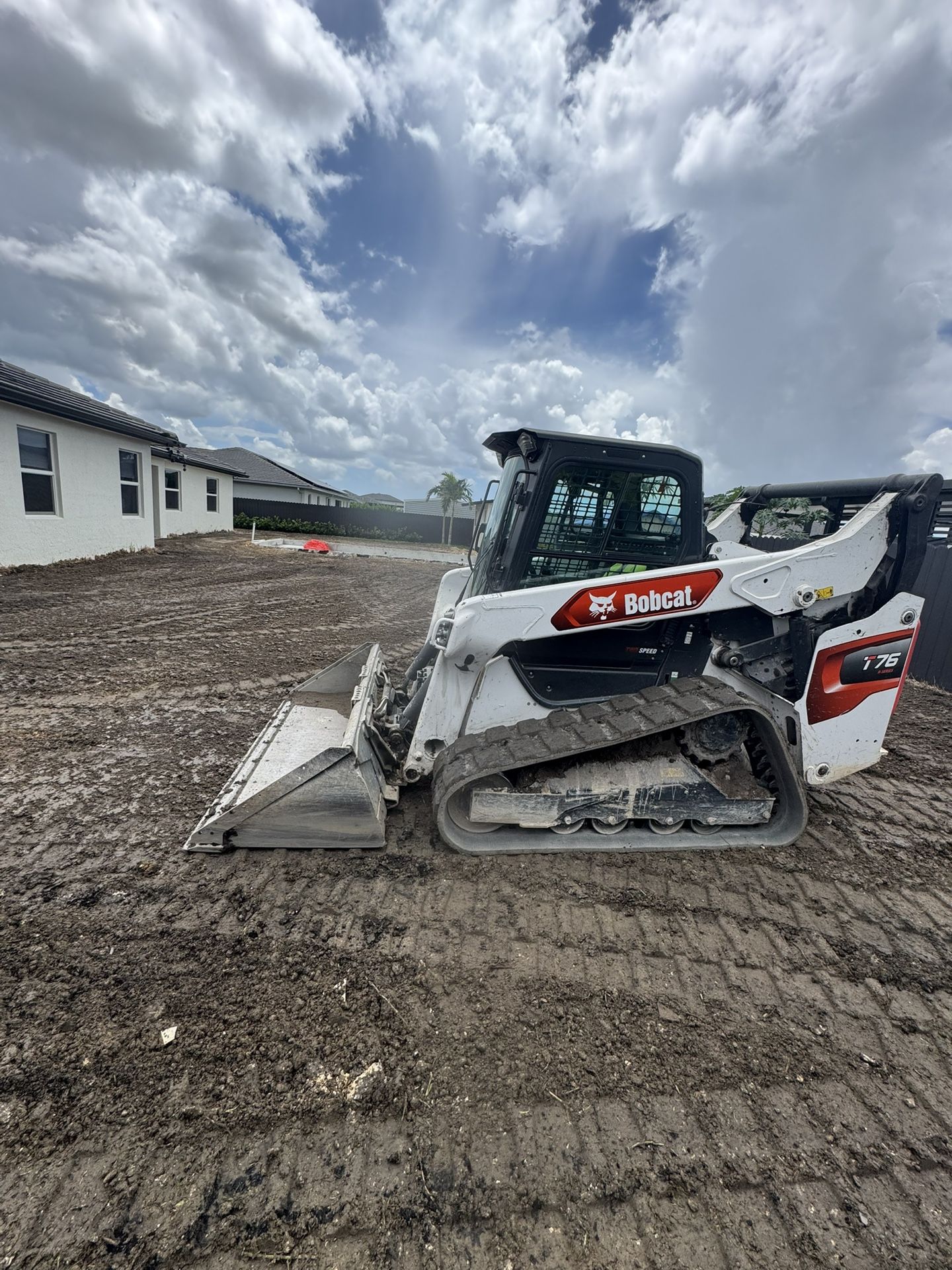 Bobcat Y Camion