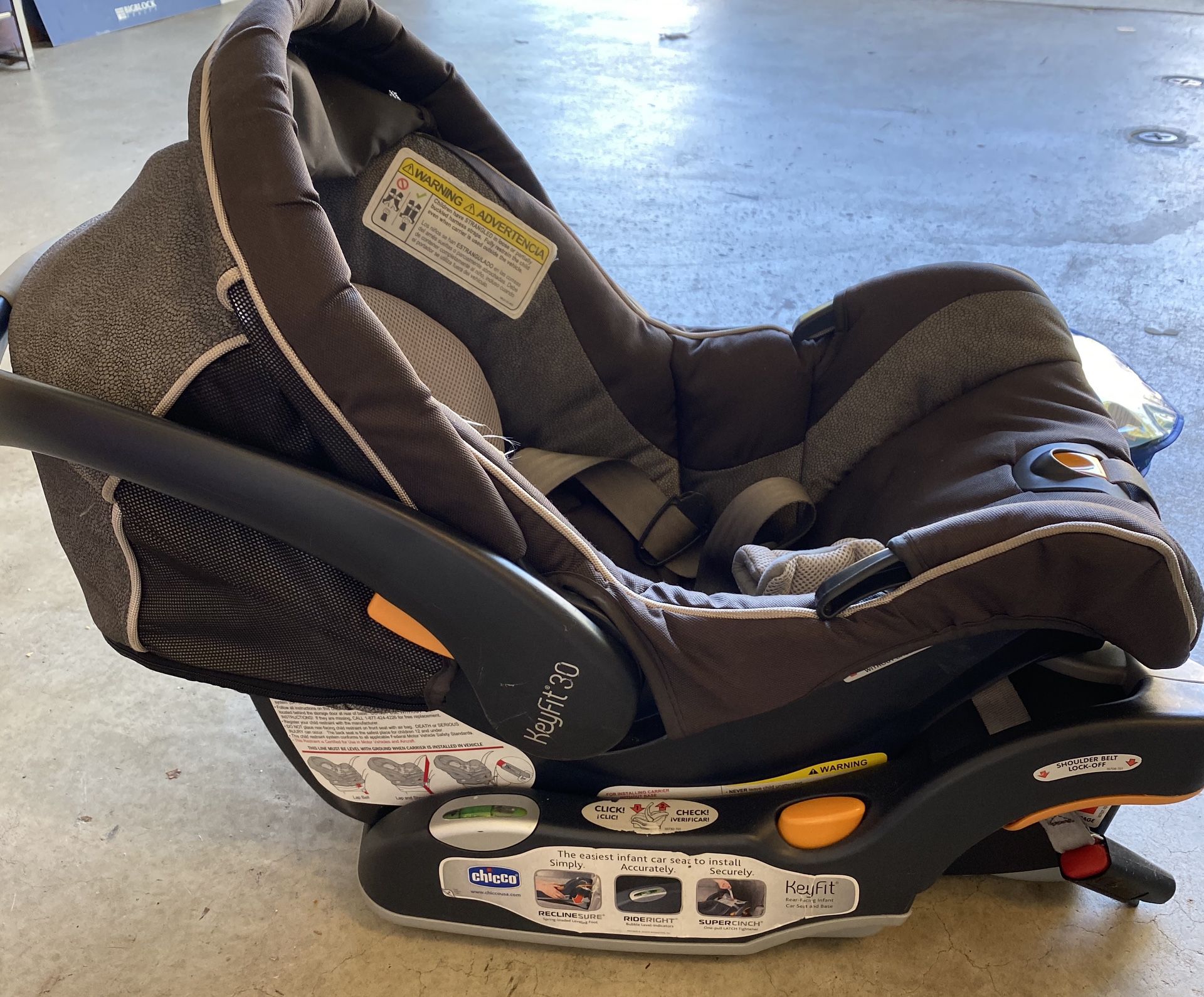 Chicco Keyfit 30 Car seat with base