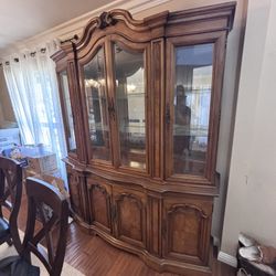 Stanley Funiture - Display Case 
