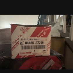 Genuine Toyota Lexus Front Brake Pads 04465 - AZ219 Sienna and Lexus
