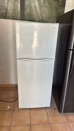 Refrigerator 23”W