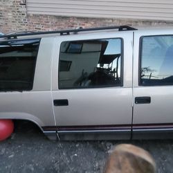 92 GMC Suburban C1500 For Parts, Starting At $150 For Each Part. Fits 3rd Generation 92-99 GMC or CHEVY.  