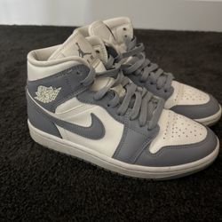 Light grey Air jordan Mid