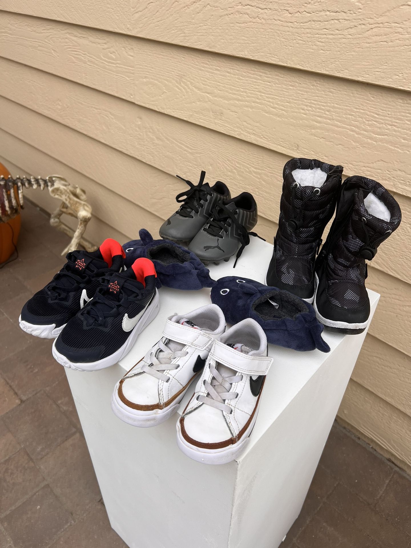 5 Pairs Of Boys Size 7 Shoes