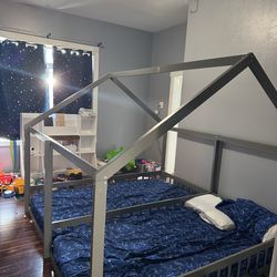 Double floor bed
