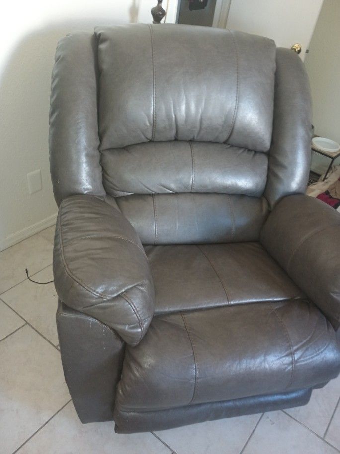 RECLINER CHAIR for Sale in Phoenix, AZ OfferUp