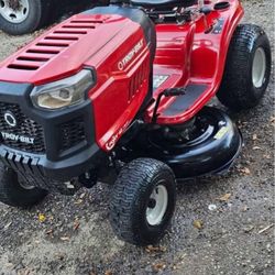 Riding lawn mower Troy bilt