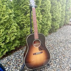 Gibson J-35 Collectors’ Edition Acoustic – Mint – USA Made