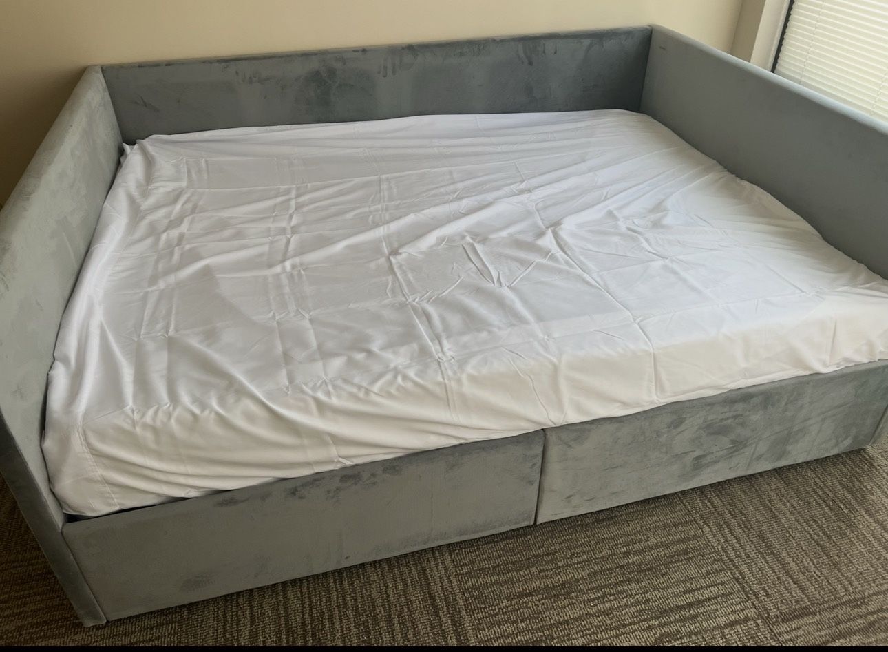 DAY BED FOR SALE INCLUDING MATTRESS