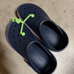 New Crocs M9 /W11