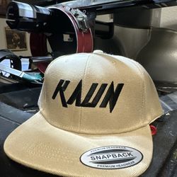 24 Hats For Only 360$ ( Any Company Logo Of Your Choice )
