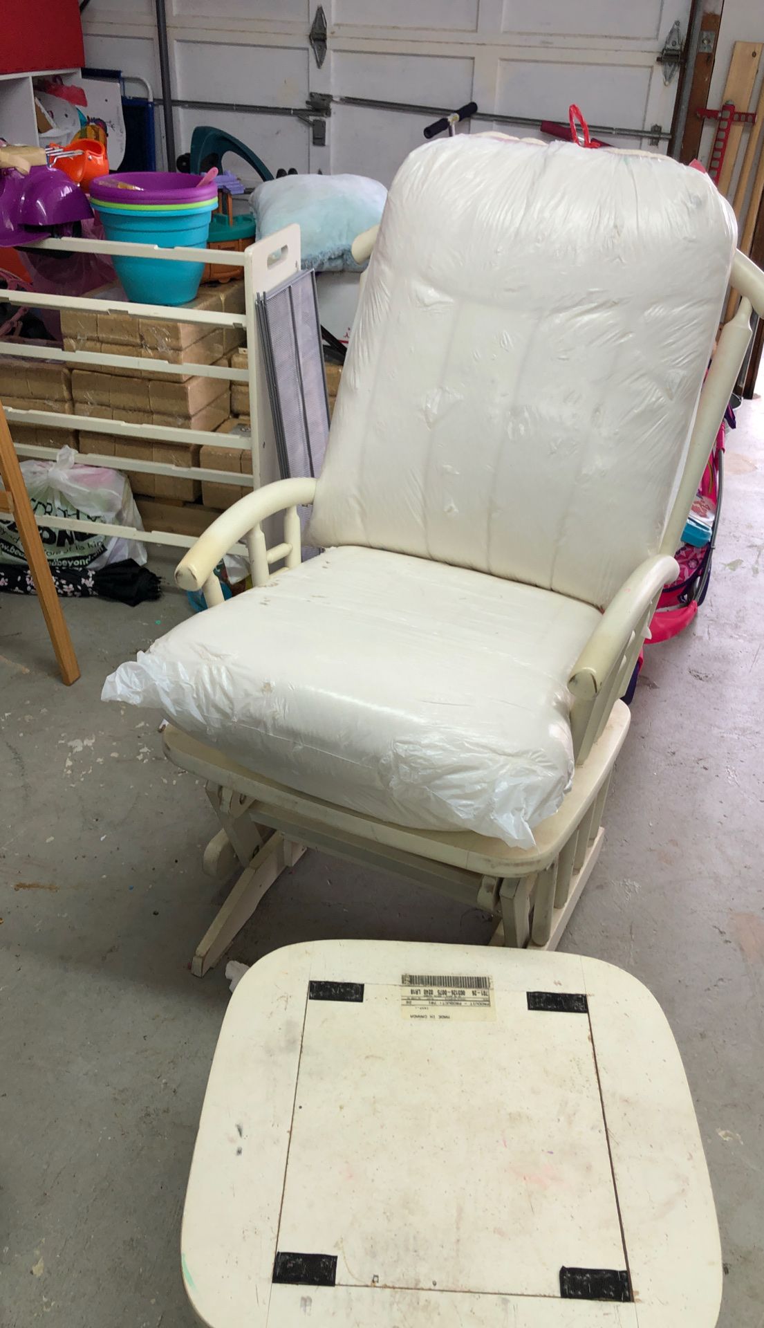 Rocking chair white dutailier