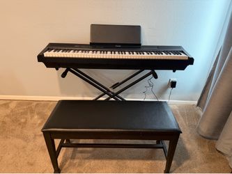 Semi-weighted piano keyboard by Donner
