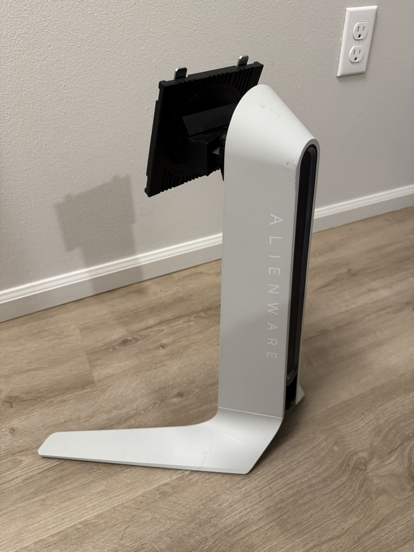 Alienware 27” Monitor Stand With Led Backlight