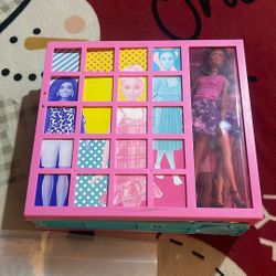 Barbie Folding Play Set With Dolls And Some Clothes 