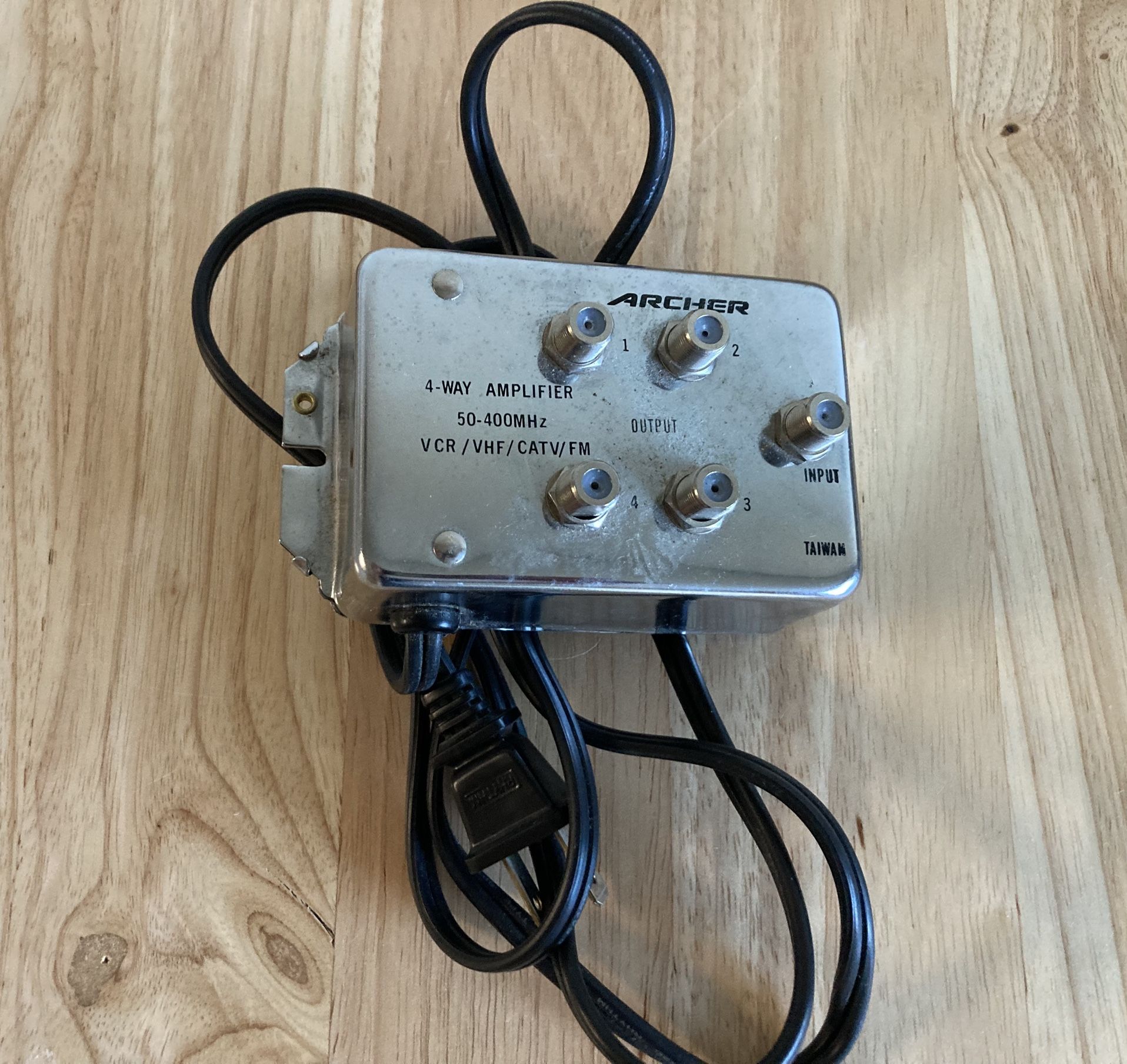 4 Way Distribution Amplifier.