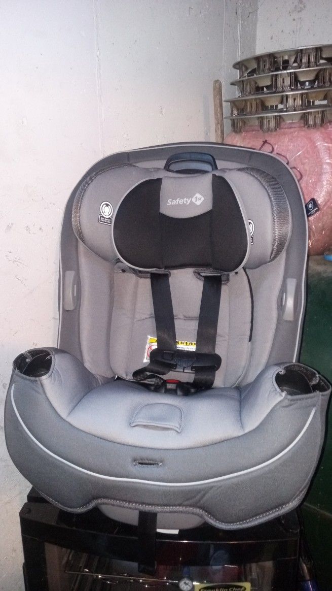 Baby Car https://offerup.com/redirect/?o=U2VhdC5pbg== Great Condition CURRENT NOT EXPIRED READY TO USE