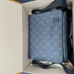 Louis Vuitton District Pm 