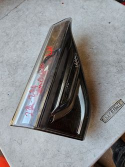 Buick enclave left and right tail light tailgate Oem