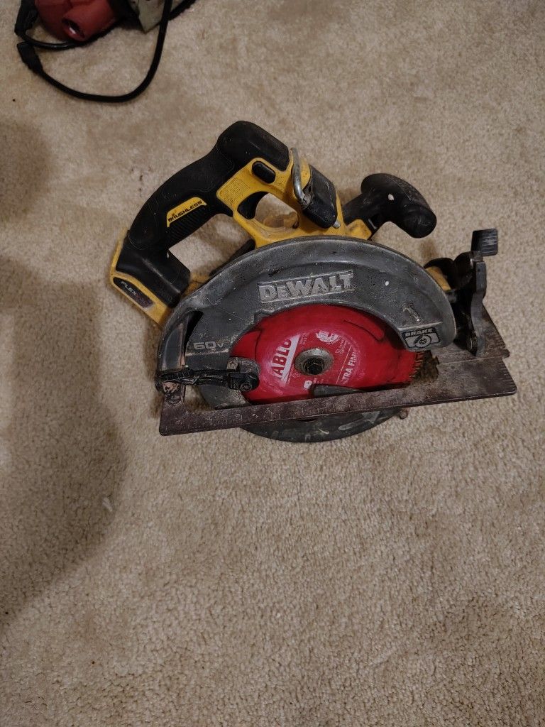 DeWalt 20v Skillsaw,And 3 Jack stands Rated 4 Tons