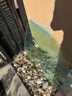 2018 Chevy Colorado RT front door replacement glass
