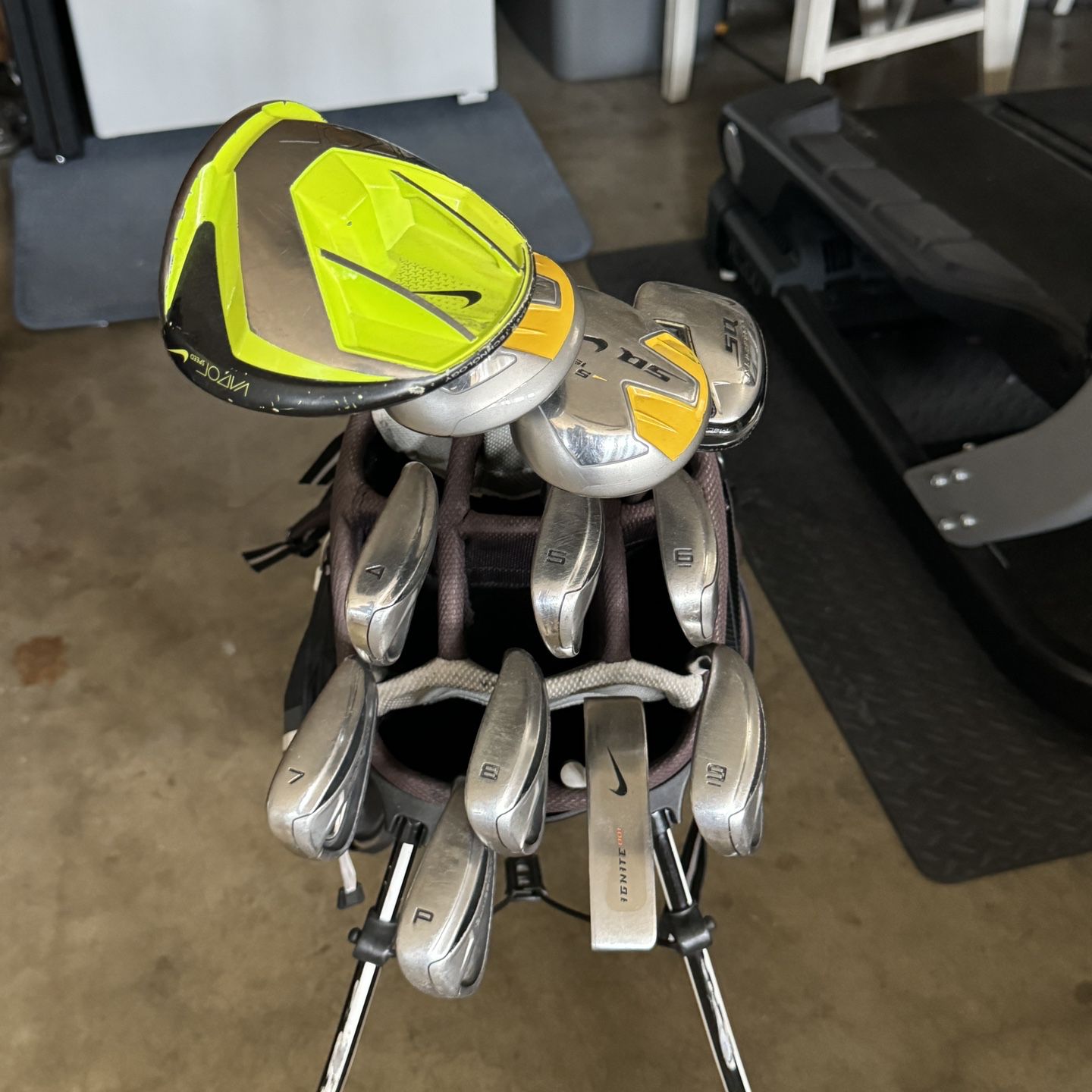 Nike Golf Clubs (set) And Bag