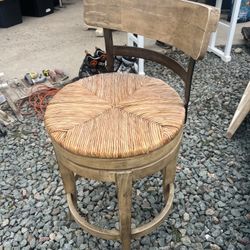 Wooden Swivel Bar Stool 