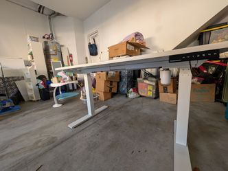 Electric stand-up desk