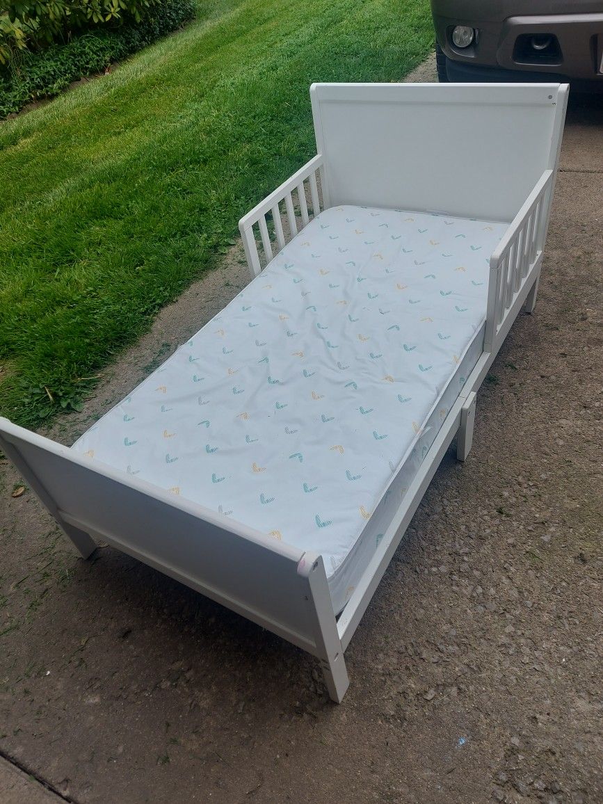 Toddler Bed With Mattress 