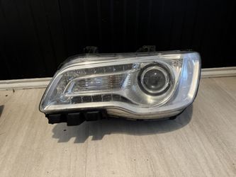 Chrysler 300 Headlight 