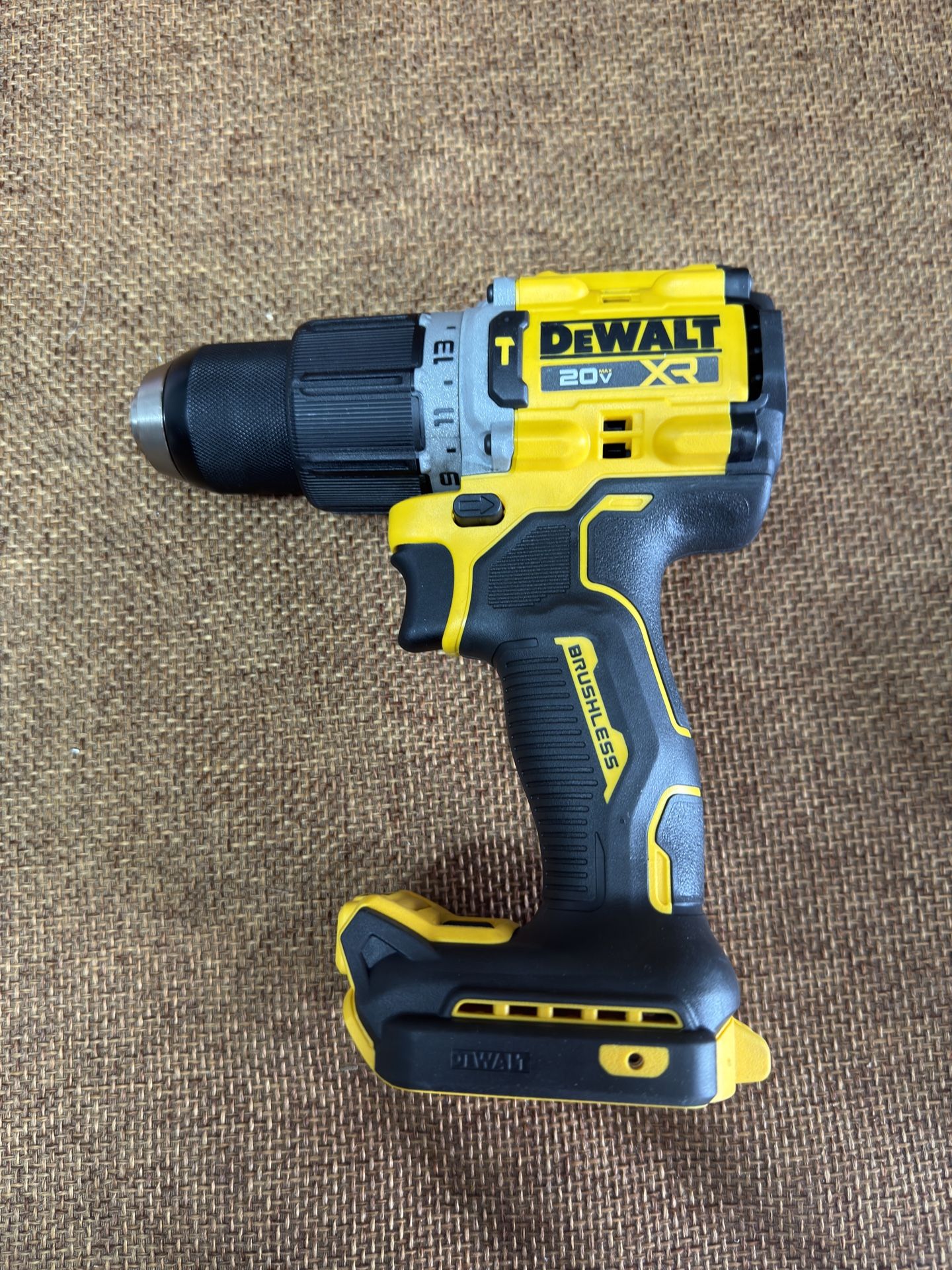 💎NEW💎 DEWALT 20V XR Brushless Cordless 1/2 in. Hammer Drill (Tool-Only