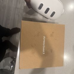 Meta Quest 3 VR Headset 512GB – Like New – With Controllers – Ready to Play