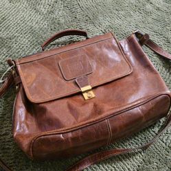 Classic Sport 2000 International Leather Messenger Bag – Brown Briefcase Satchel (Needs Lock Repair)
