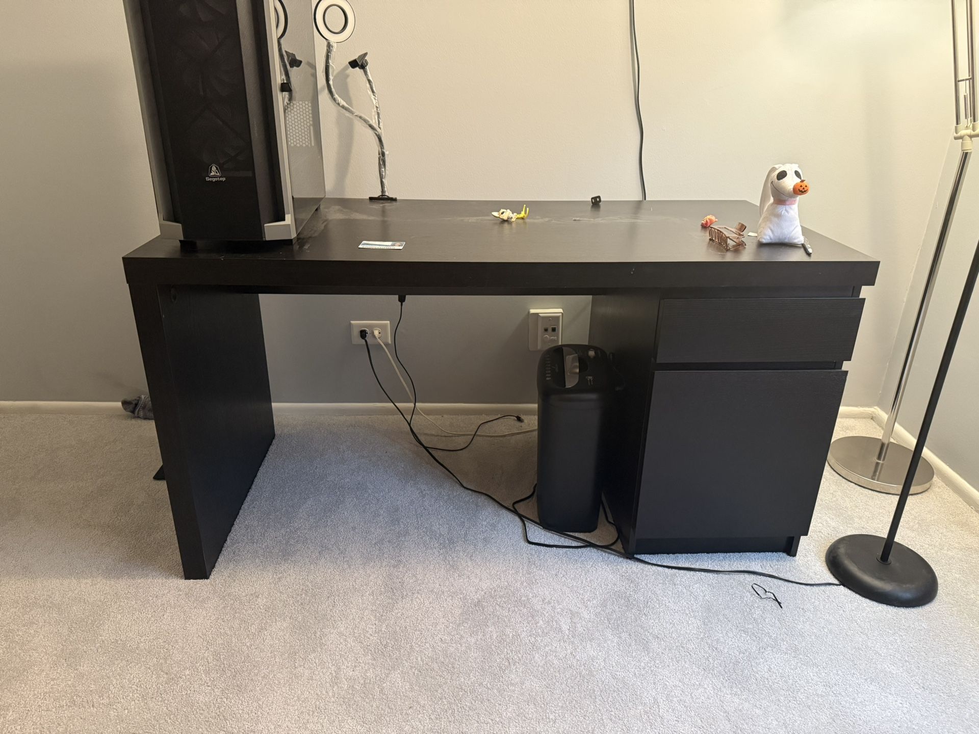 Desk Entertainment Space