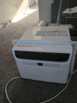 Frigidaire 12,000 BTU wall A/C