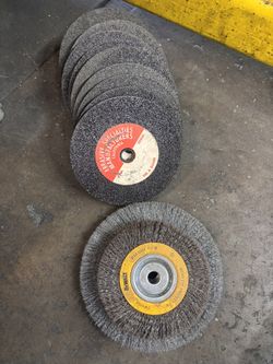 LIKE NEW!!! Abrasive And Metal Brushes