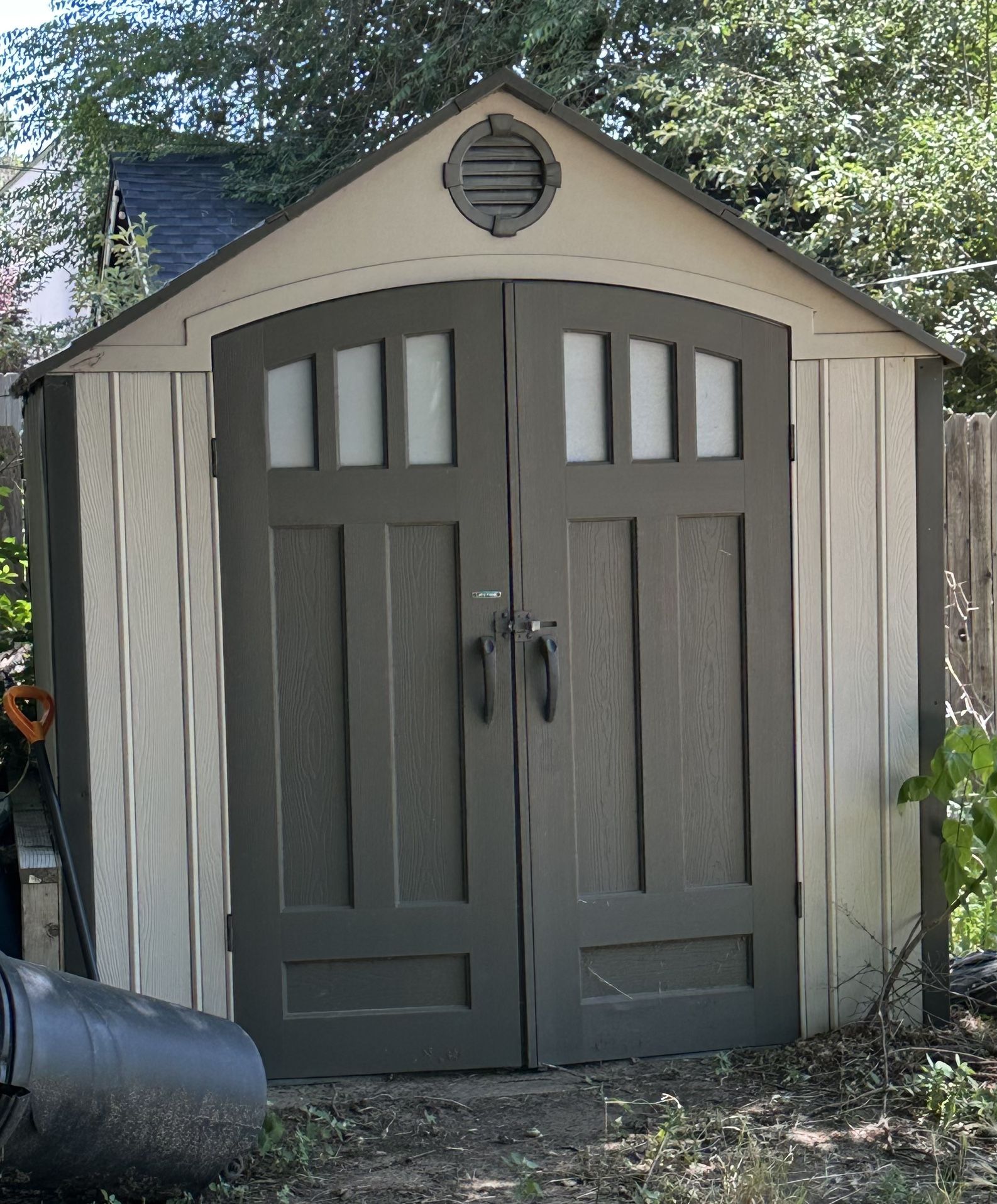 Outdoor storage shed