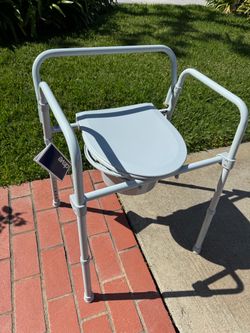 Drive Medical Portable Bedside Commode Chair