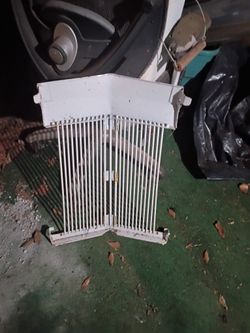 Old Ford Tractor Grill