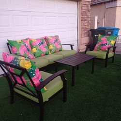 Nice Patio Furniture Good Condition 