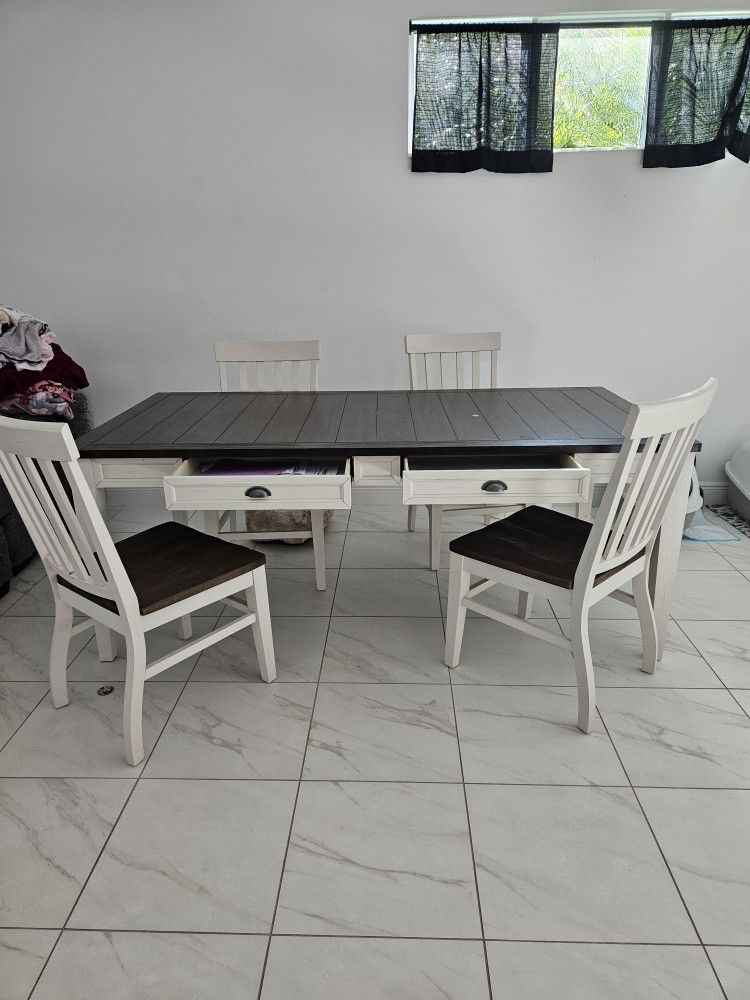 Dining Room Table W/ 4 Chairs