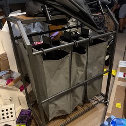 Laundry hamper