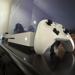 XBOX ONE S 1TB (CLEAN CONDITION) 2 Games 