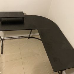 Desk and Gaming Chair combo!