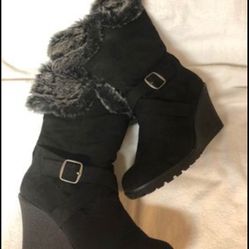 Women’s Winter Boots - Wedge Heel -Size 7