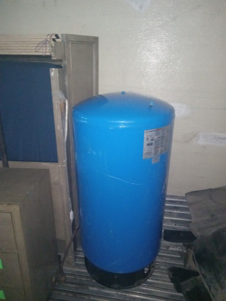 80 Gallon Water Pressure Tank