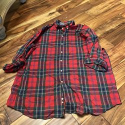 Men’s crown and Ivy red and green plaid button up shirt. Size 2xl