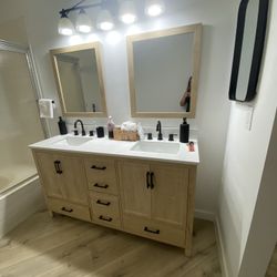 61” Modern Double Sink Vanity Set – Includes Mirrors & Faucets – Like New!